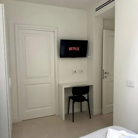 In The Heart Of Ghirlandina Apartment