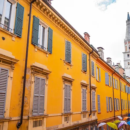 In The Heart Of Ghirlandina Apartment Modena